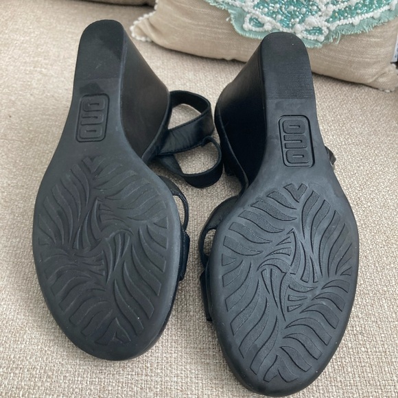 Leather Upper Platform Sandals - Picture 2 of 7